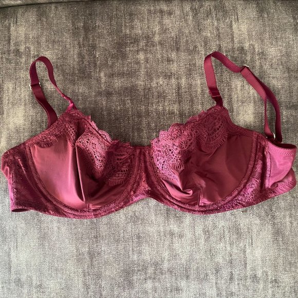 Victoria's Secret Magenta Lace Bra - Picture 1 of 2